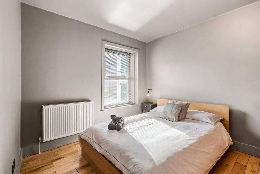 Spacious Home On Chapel Market Лондон Екстериор снимка